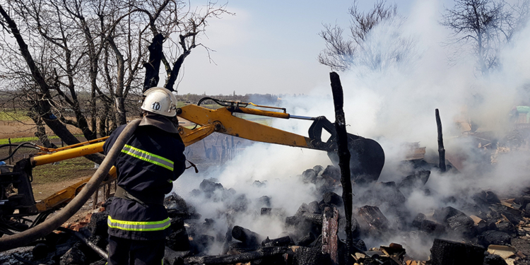 Хозпостройки, дом, квартира и гараж – что еще за сутки горело в Николаевской области (ФОТО)