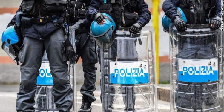 Итальянских мафиози выпустили из тюрьмы в рамках мер по сдерживанию COVID-19