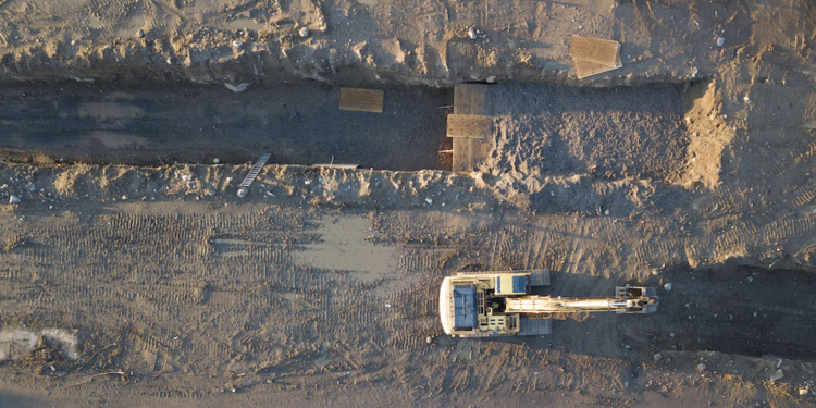 США становятся эпицентром пандемии коронавируса – людей хоронят в траншеях (ФОТО)