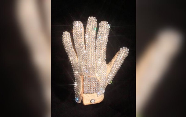 Перчатка Майкла Джексона ушла с молотка за $104 тысячи 3