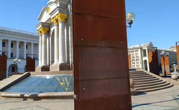 В центре Киева испортили выставку музея Революции Достоинства