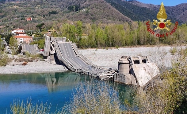 В Италии обрушился автомобильный мост