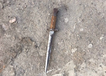 В Днепре полицейский спас прохожую от мужчины с ножом