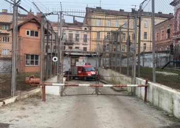 В Черновицком СИЗО заключенные бунтовали из-за доставленного в камеру больного Covid-19