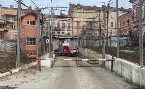 В Черновицком СИЗО заключенные бунтовали из-за доставленного в камеру больного Covid-19