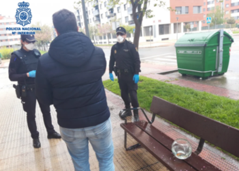 Испанец решил в карантин выгулять рыбку, но от ареста его это не спасло