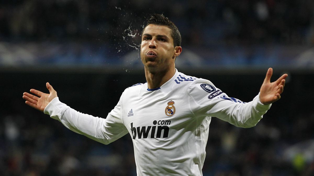 Верблюдов на поле больше не будет. ФИФА планирует запретить футболистам плеваться