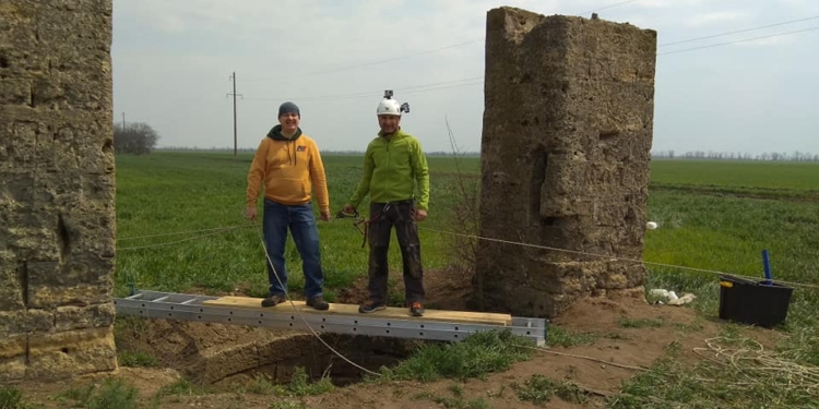 Знать свою историю-2. Николаевцы решили исследовать уникальный Троицкий колодец (ФОТО)