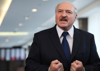 Лукашенко полагает, что с помощью коронавируса Россия, Китай и США “хотят переделить мир без войны” (ВИДЕО)