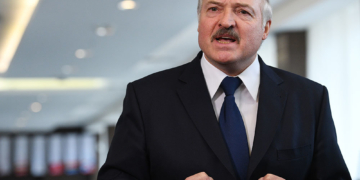 Лукашенко полагает, что с помощью коронавируса Россия, Китай и США “хотят переделить мир без войны” (ВИДЕО)