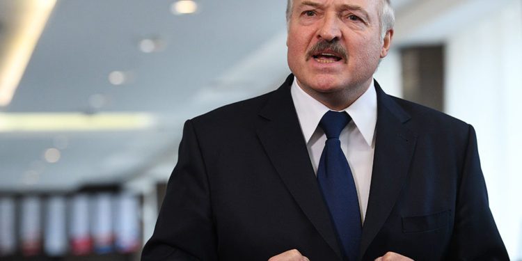 Лукашенко полагает, что с помощью коронавируса Россия, Китай и США “хотят переделить мир без войны” (ВИДЕО)