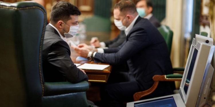 И все-таки Николаевщина под вопросом. Зеленский поручил немедленно разобраться, почему в области нет коронавируса