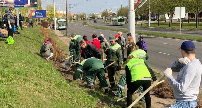 Беларусь провела общенациональный субботник, несмотря на коронавирус (ВИДЕО)