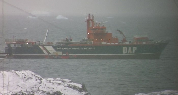 Украинские полярники прибыли в Антарктиду после обсервации