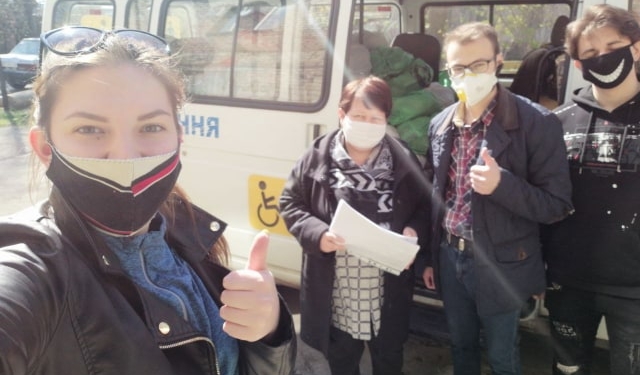 Молодежь Николаева создала городскую мобильную группу “Волонтеров-добрососедей” – помогают развозить продукты пожилым (ФОТО)