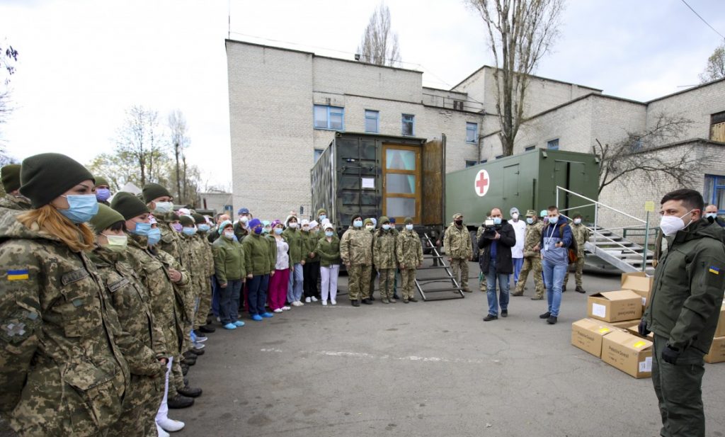 Зеленский проверил, как оказывают медпомощь военным на Донбассе (ВИДЕО, ФОТО) 3