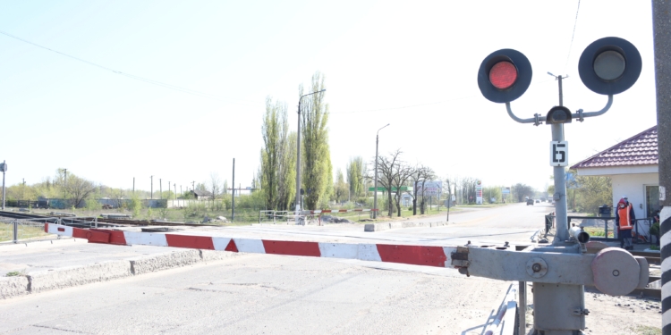 В Николаеве дороги у железнодорожных переездов не удастся отремонтировать без «взаимности» со стороны железной дороги (ФОТО)