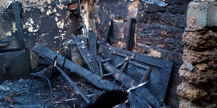 В течение суток николаевские пожарные потушили пять пожаров на территории жилого сектора (ФОТО)