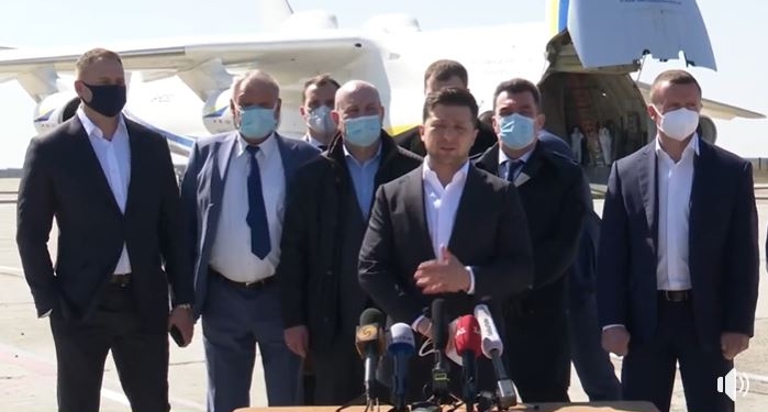 В Украину прилетела “Мрия” – привезла 103 тонны медгруза. Встречал Зеленский (ВИДЕО)