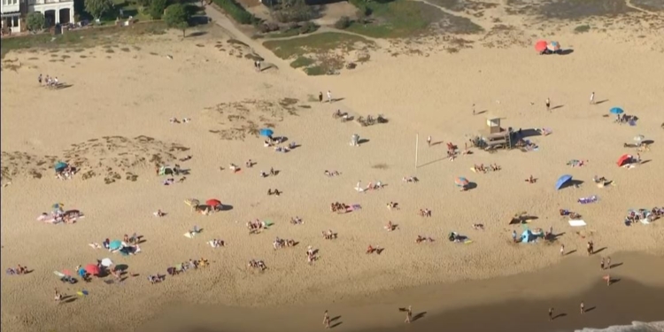 Карантин в США: на пляжах Калифорнии тысячи людей (ВИДЕО)