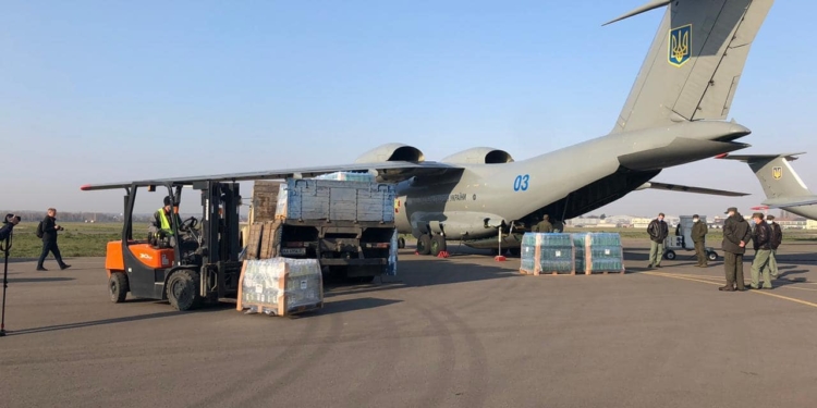 Из Киева в Италию вылетел самолет с гуманитарной помощью (ФОТО, ВИДЕО)