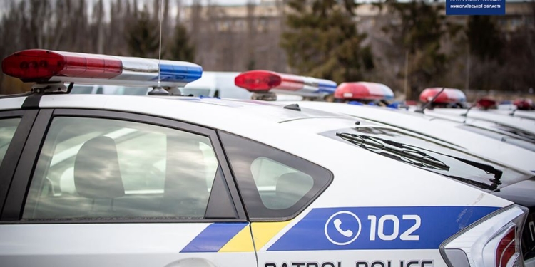 Николаевские патрульные спасли женщину, которая хотела прыгнуть с Ингульского моста