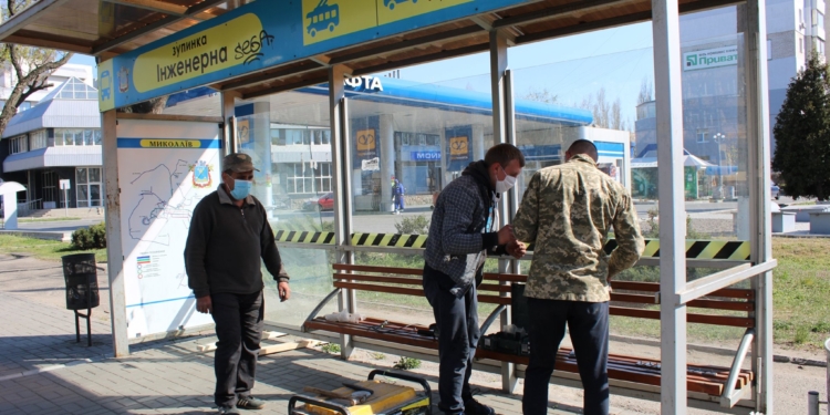 В Центральном районе восстановили шесть остановок, поврежденных в феврале ураганом (ФОТО)