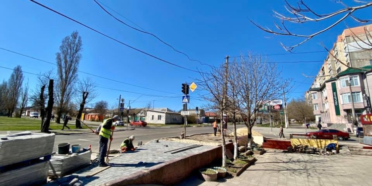 В Николаеве старый асфальт заменили на плитку на пересечении ул. Свиридова и Херсонского шоссе (ФОТО)