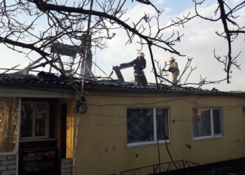 Пожары в Первомайске и Николаеве. Горела крыша, сарай и мусор (ФОТО)