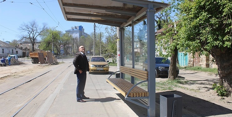 В Центральном районе отремонтировали три остановки, а до конца года обещают сделать еще две (ФОТО)