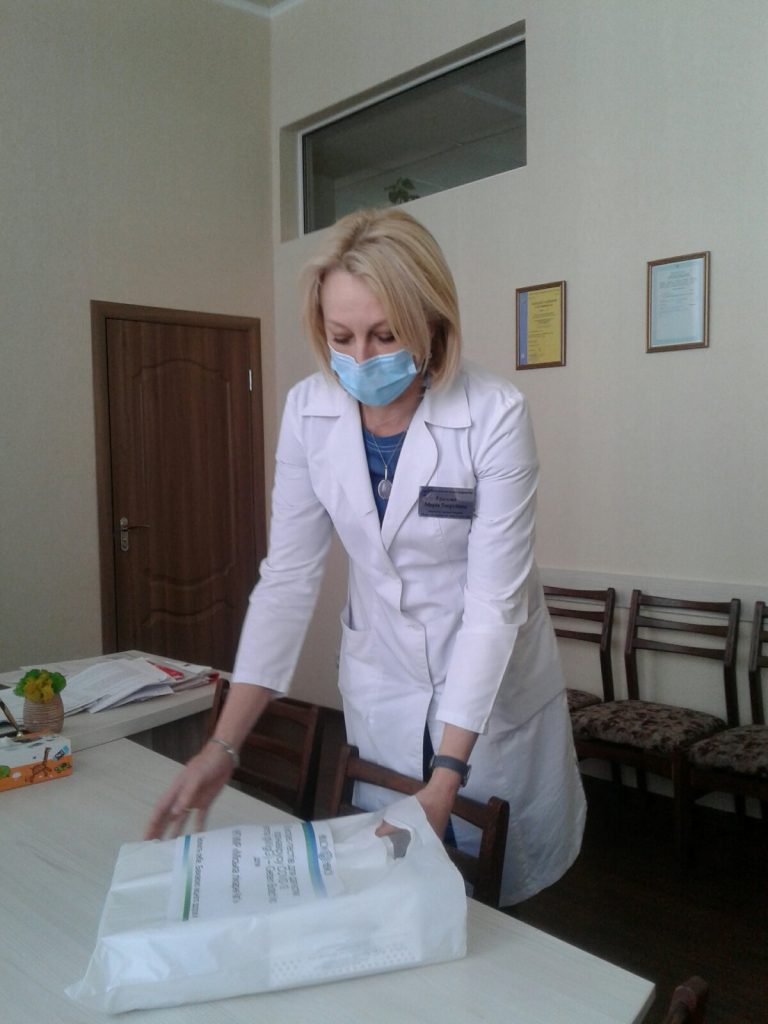 В Николаеве 1-я больница получила экспресс-тесты. От "НИБУЛОНа" (ФОТО) 1