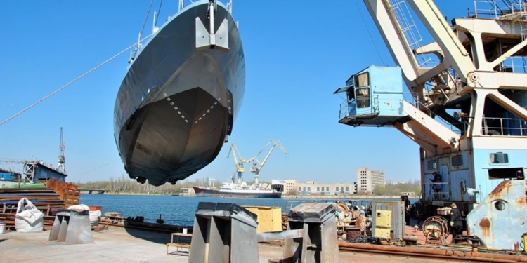 На Николаевском судостроительном заводе спустили на воду два бронекатера после ремонта (ФОТО)