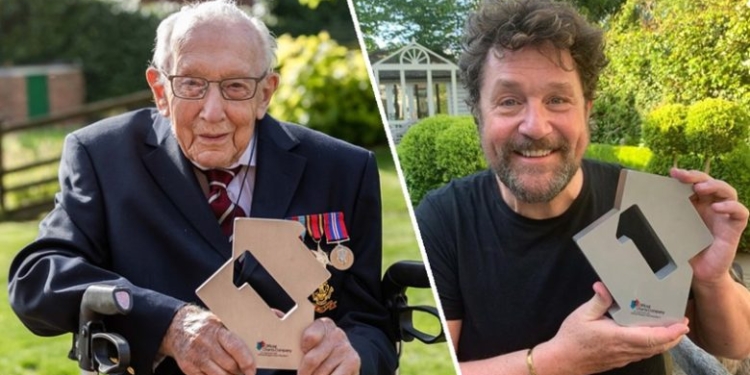 99-летний ветеран спел гимн «Ливерпуля» и возглавил британский чарт