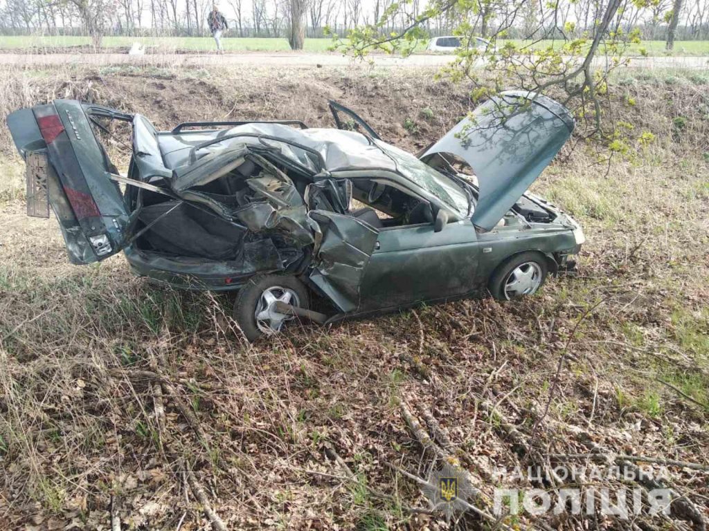 Два человека попали в больницу после столкновения «Volkswagen» и «ВАЗ» на Николаевщине 3