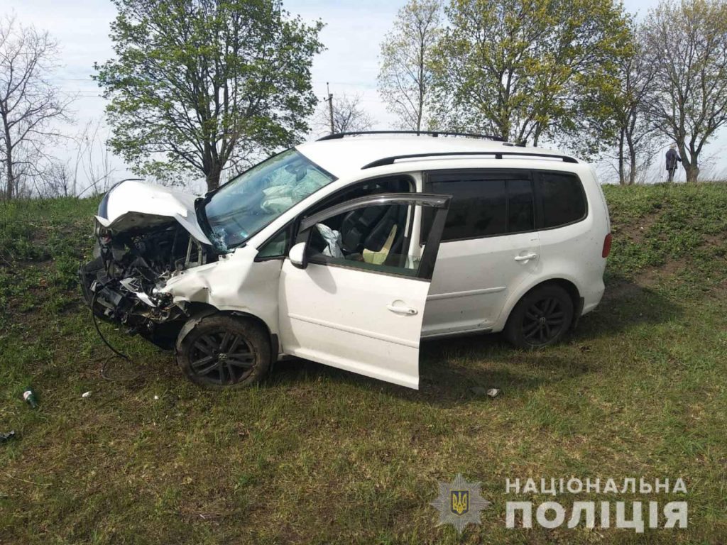Два человека попали в больницу после столкновения «Volkswagen» и «ВАЗ» на Николаевщине 5