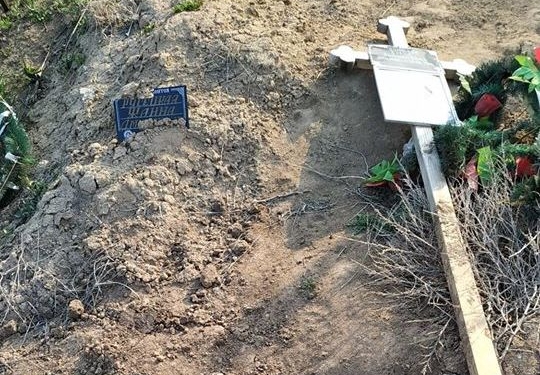 В Николаеве на кладбище перед поминальной неделей порезвились вандалы (ФОТО)