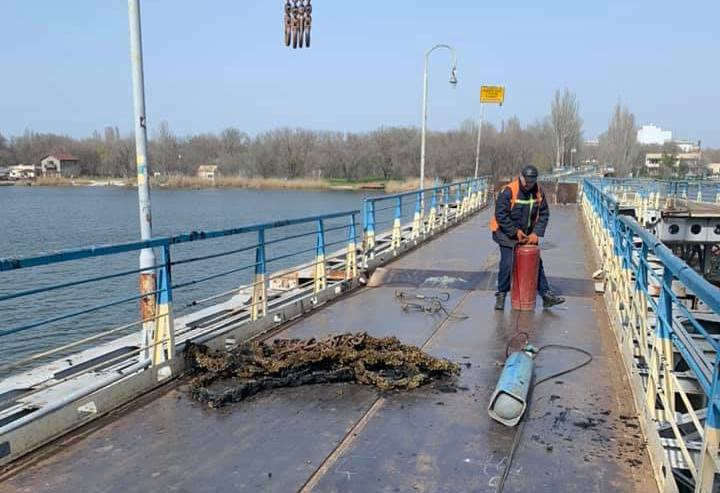 Пешеходному мосту в Николаеве необходима замена якорных цепей - Капацына (ФОТО) 5