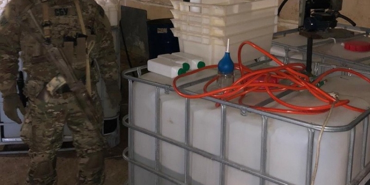 В Херсонской области обнаружен цех по производству фальшивых антисептиков (ФОТО, ВИДЕО)