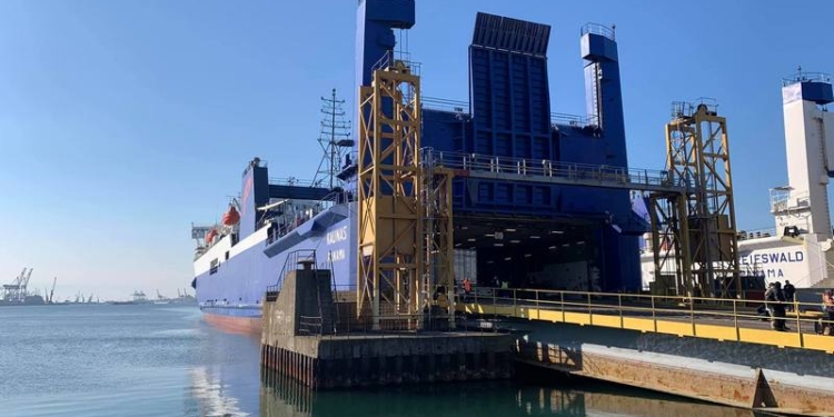 В Черноморск прибыл паром из Грузии, его пассажиров отправят на обсервацию (ФОТО)