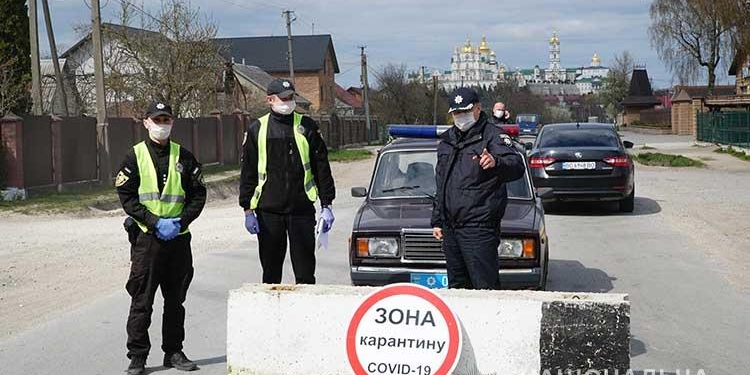 Почаевскую лавру закрыли на карантин, вокруг города блокпосты (ФОТО, ВИДЕО)