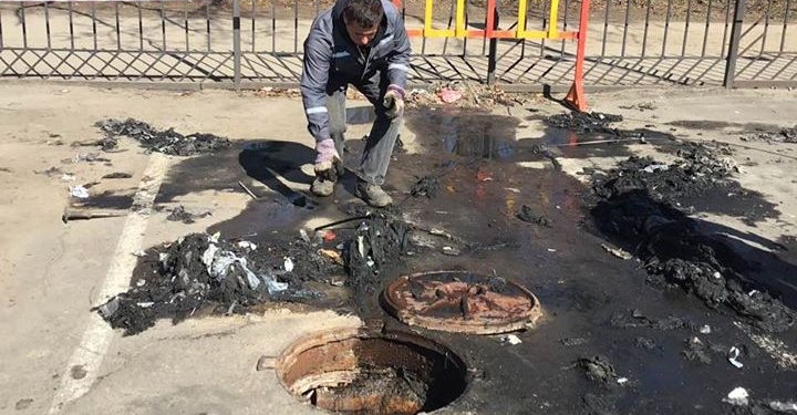 В Николаеве маски нашли в канализации (ФОТО)