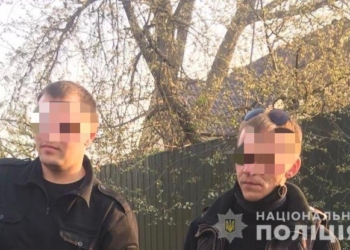 Полиция нашла двух мужчин на мопедах, которые умышленно подожгли траву в Киевской области (ФОТО, ВИДЕО)