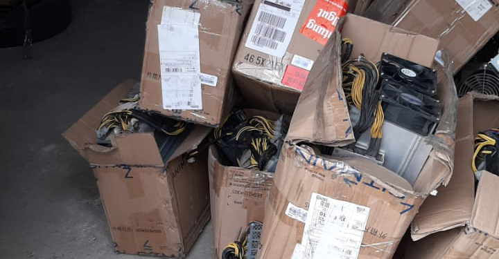 В Николаеве полицейские майнили на конфискованном оборудовании и избили его владельца – ГБР