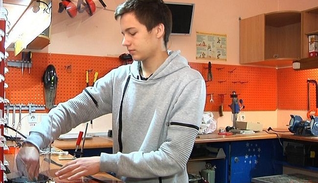 Одесские студенты на 3D-принтере печатают защитные щитки для врачей (ВИДЕО)