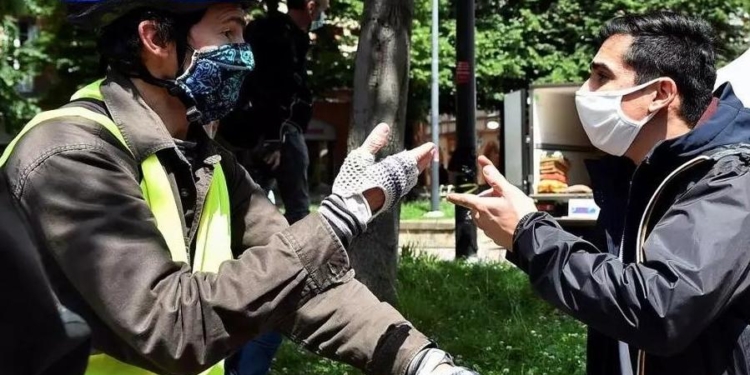 Во Франции «желтые жилеты» вышли на первые акции протеста после карантина