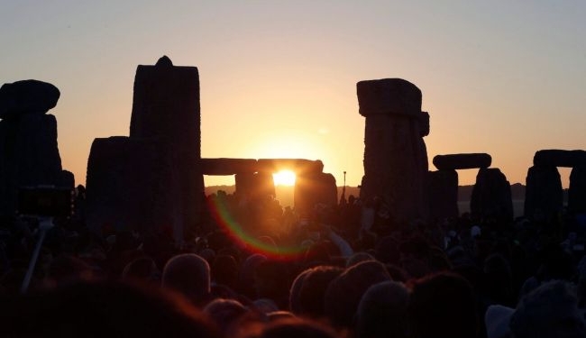 В этом году любой желающий может встретить День летнего солнцестояния в Стоунхендже – онлайн