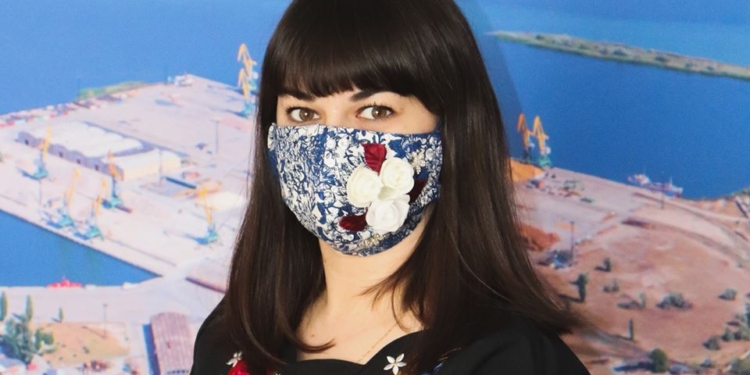 В николаевском порту «Ольвия» провели конкурс на самую креативную защитную маску (ФОТО)