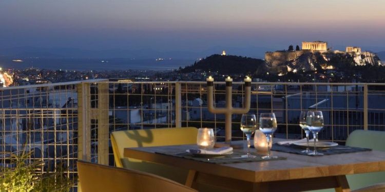 Жители Афин в суде добились сноса верхних этажей отеля, закрывающих вид на Акрополь