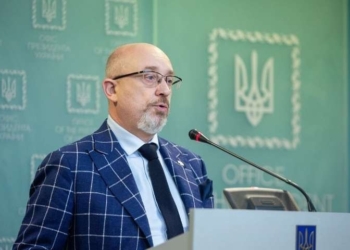 Украинцы, получившие российские паспорта, не будут принимать участия в выборах на Донбассе, – Резников