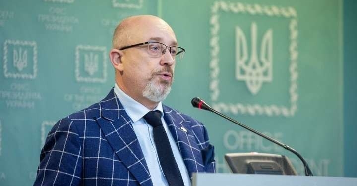 Украинцы, получившие российские паспорта, не будут принимать участия в выборах на Донбассе, – Резников